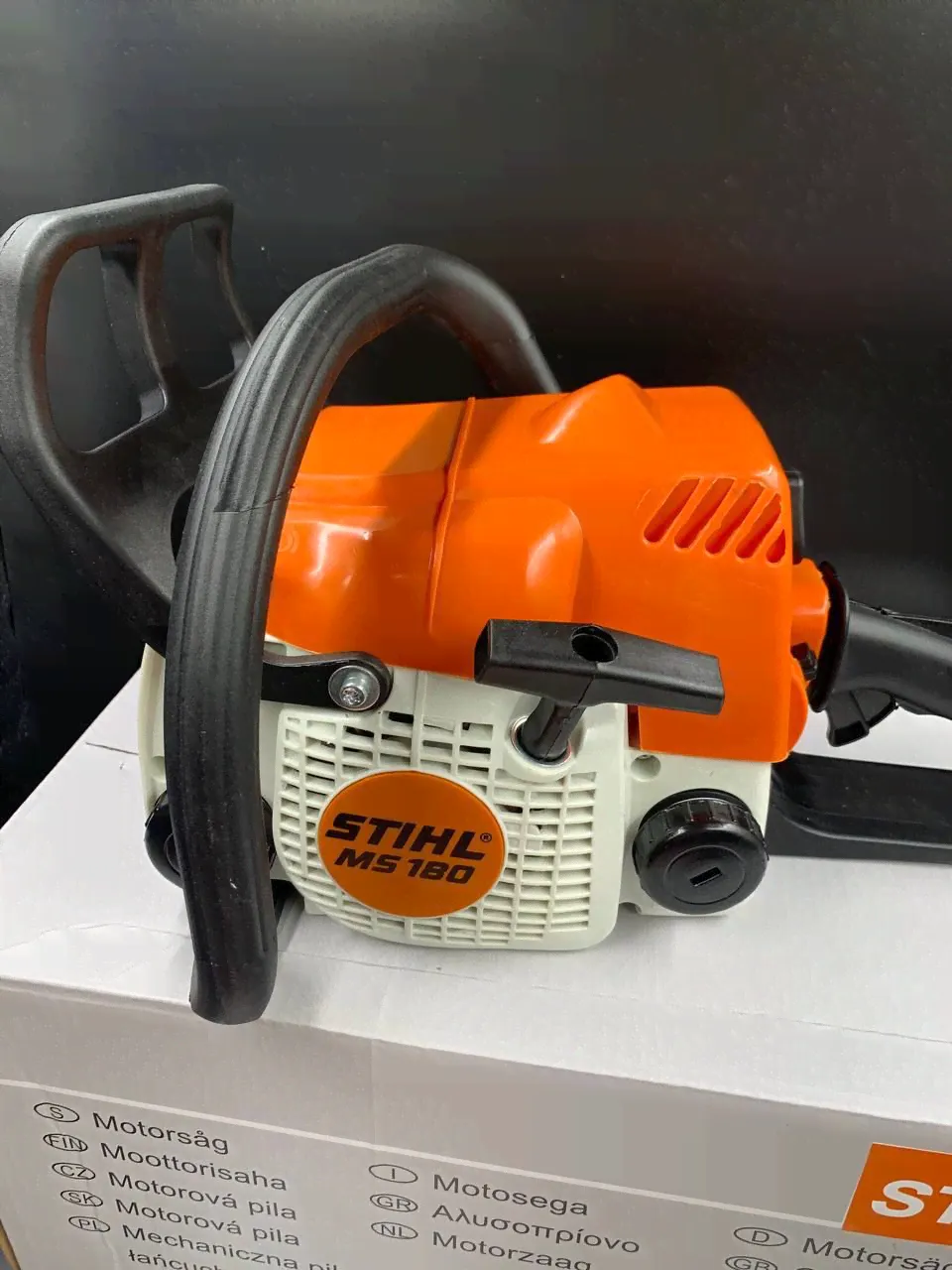 Бензопила цепная бензиновая STIHL MS 180/штиль 180 (2 л.с., 350 мм)-0